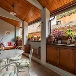 Guesthost - Stylish In The Heart Of Daire Roma